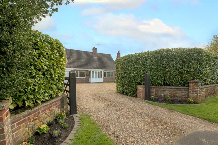 3 Bedroom Chalet For Sale In Hillington, PE31