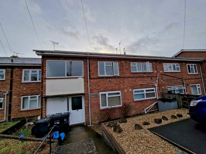 2 Bedroom Flat To Rent In Stiby Road, BA21