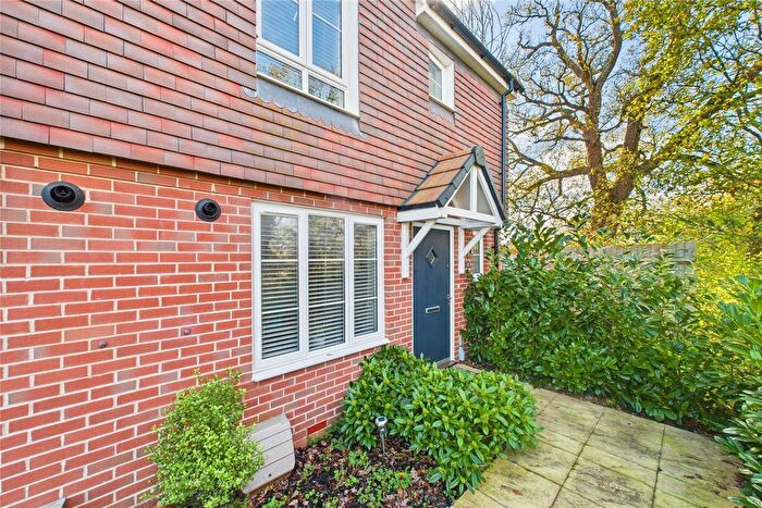 3 Bedroom End Of Terrace House For Sale In Sumner Chase, Binfield, Bracknell, Berkshire, RG42