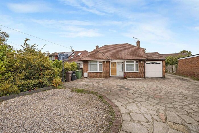 4 Bedroom Detached Bungalow For Sale In Park Street Lane, Park Street, St. Albans, AL2