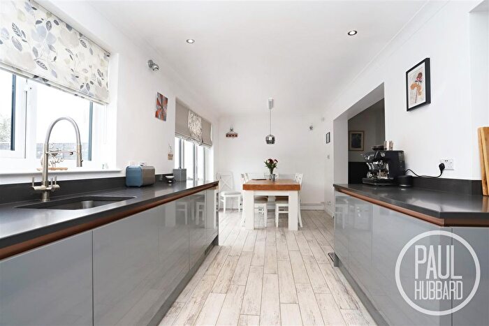 3 Bedroom Semi-detached House For Sale In The Avenue, Pakefield, NR33