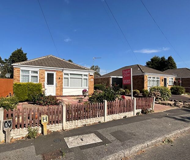 2 Bedroom Detached Bungalow For Sale In Moorsholm Drive, Wollaton, Nottinghamshire, NG8