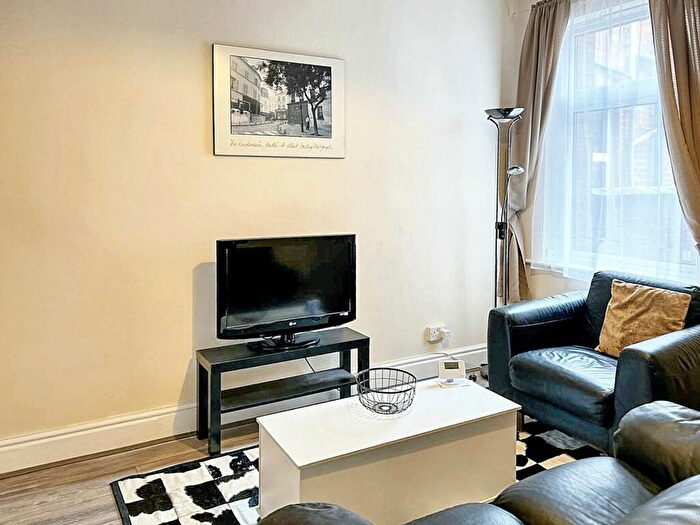 3 Bedroom Terraced House To Rent In Welford Road, Leicester, LE2