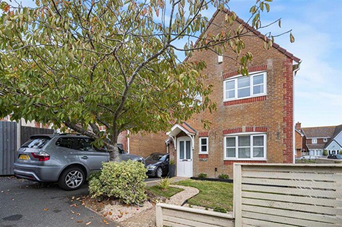 3 Bedroom Detached House For Sale In Hill Top Way, Newhaven, BN9