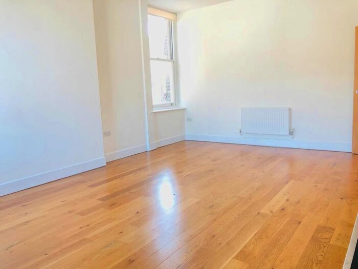 1 Bedroom Flat To Rent In Chelmsford Avenue, Romford RM5