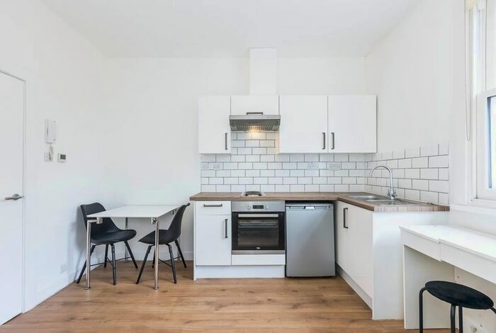 Studio To Rent In Warwick Road, London, SW5