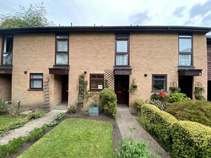 2 Bedroom Terraced House To Rent In Knaphill, GU21