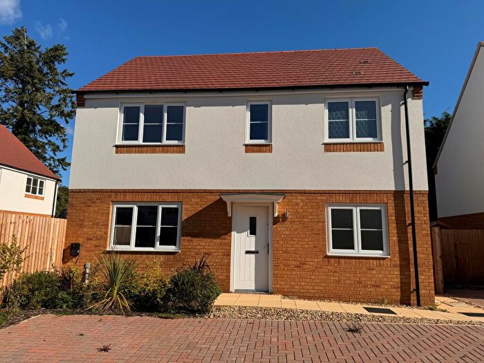 3 Bedroom House To Rent In Pines Close, Kingsthorpe, Northampton, NN2