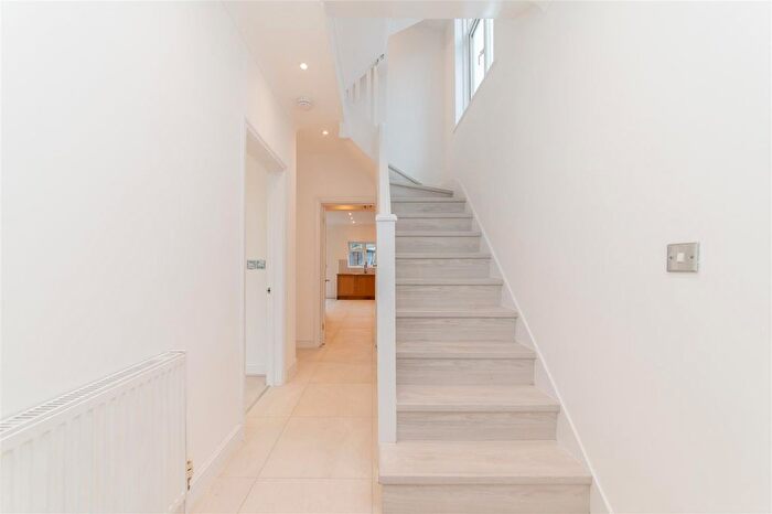 5 Bedroom Semi-Detached House To Rent In Farm Road, Edgware, HA8