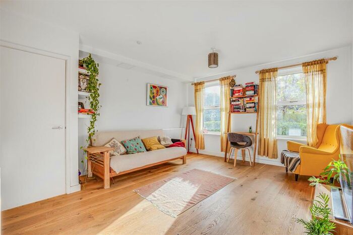 1 Bedroom Flat To Rent In Wadham Mews, Mortlake, SW14