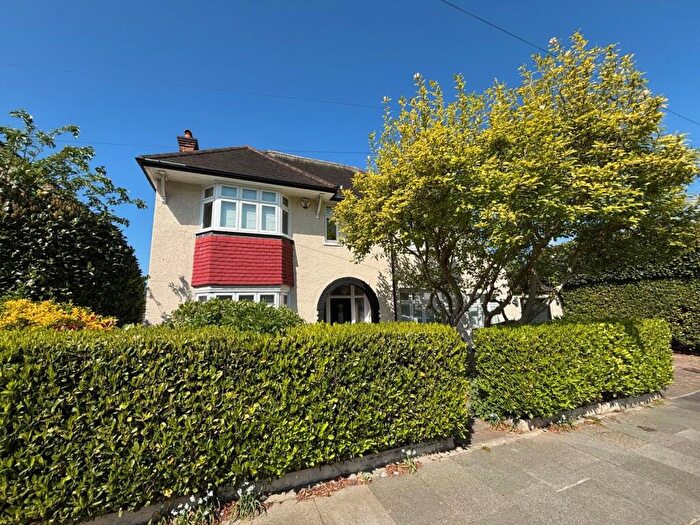 3 Bedroom Detached House For Sale In Minster Road, Bromley, BR1