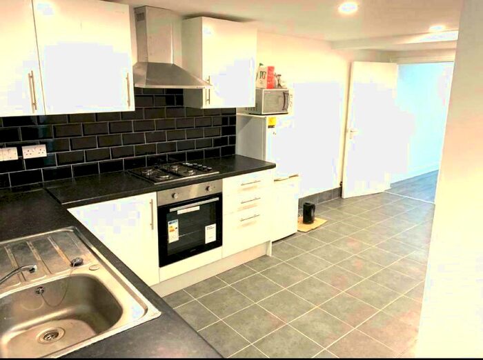 3 Bedroom Maisonette To Rent In Station Road, London E7