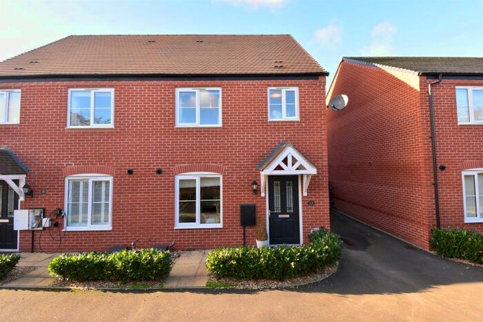 3 Bedroom Semi-Detached House For Sale In Constantine Close, Kempsey, Worcester, WR5