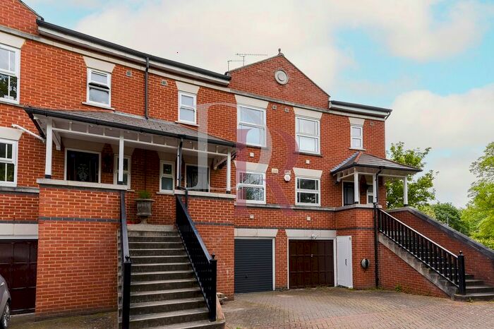 4 Bedroom Terraced House To Rent In Massingberd Way, London, SW17