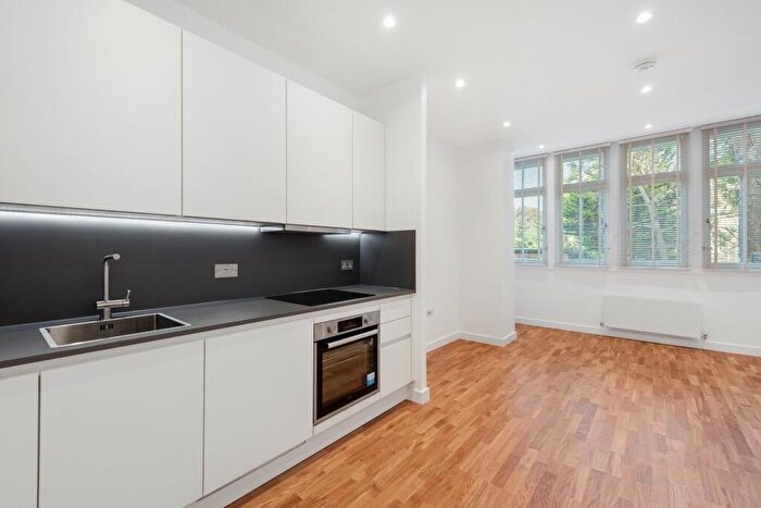 Flat To Rent In Flat Canfield Gardens, NW6