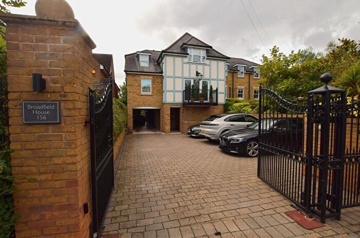 2 Bedroom Apartment For Sale In Noak Hill Road, Billericay, CM12