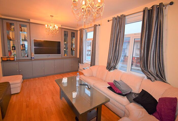 2 Bedroom Flat To Rent In Ilford, IG1