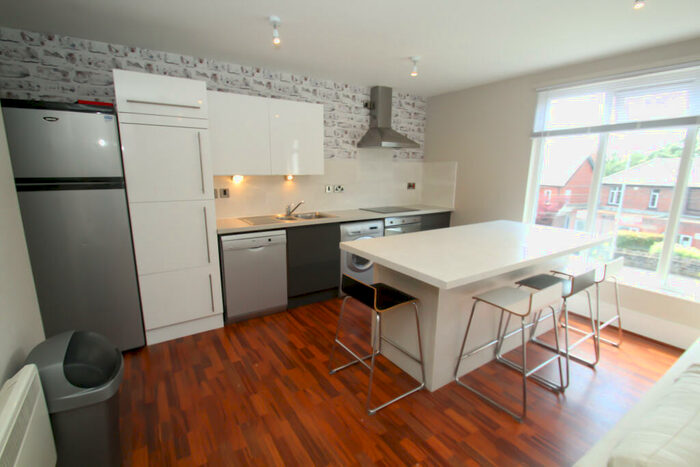 3 Bedroom Flat To Rent In Vesper Road, Kirkstall, LS5