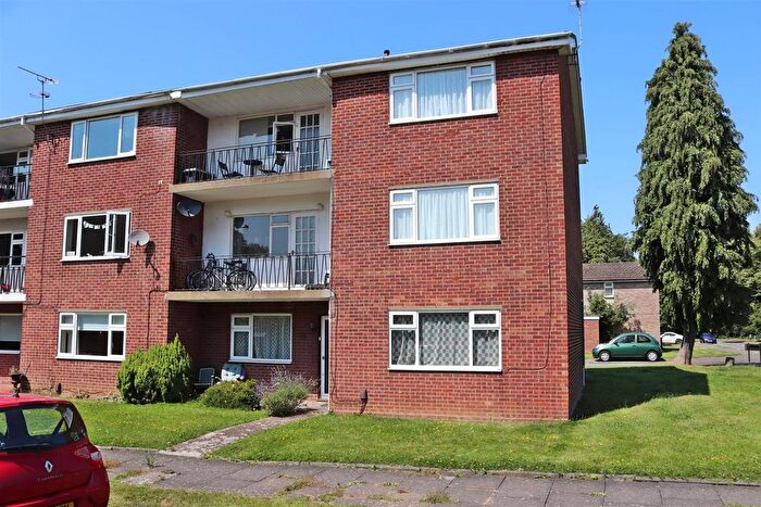 2 Bedroom Maisonette For Sale In Rowan Close, St.Albans, AL4