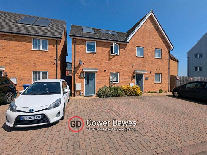 2 Bedroom Semi-Detached House For Sale In Barnmead Meadow, Grays, RM16