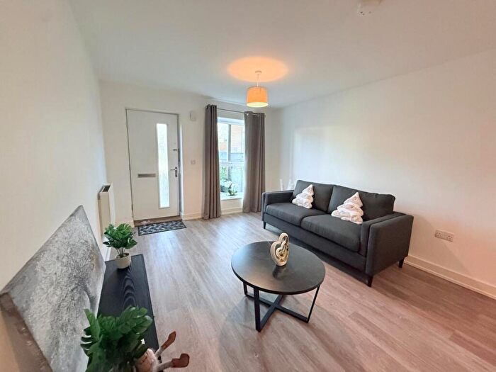 1 Bedroom Flat To Rent In Turnpike Lane, The Green, RH12