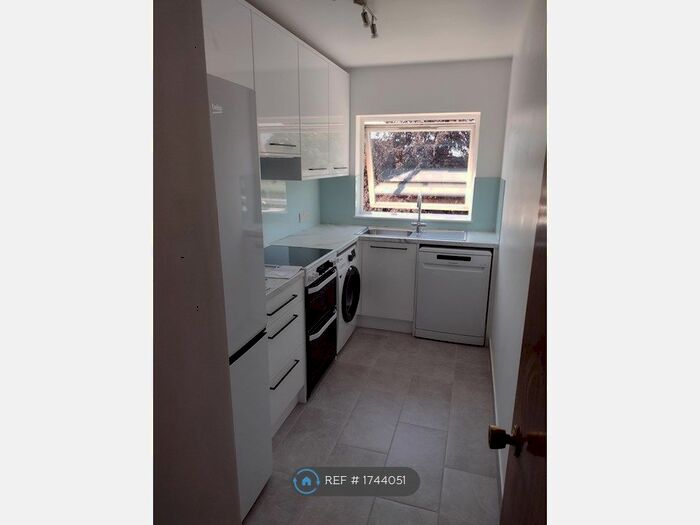 1 Bedroom Flat To Rent In Kingsley House, Surbiton, KT6