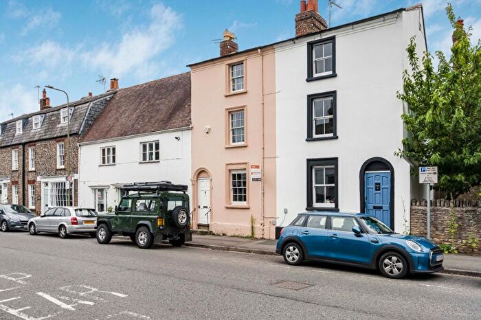 3 Bedroom Terraced House For Sale In High Street, Thame, Oxfordshire, OX9