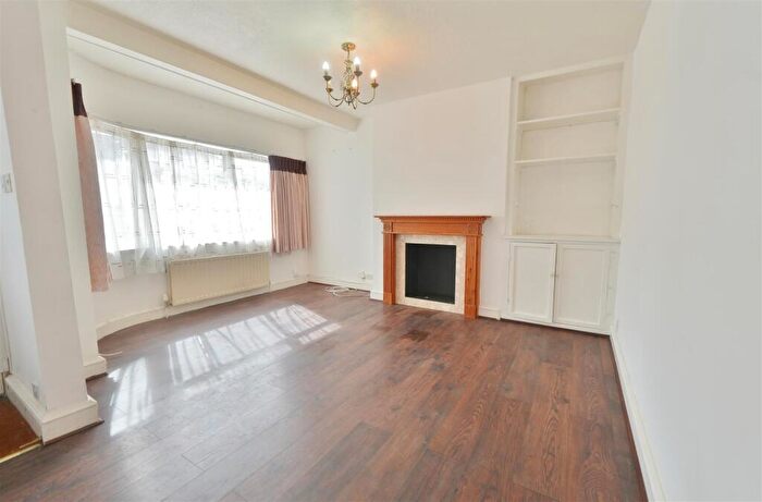 3 Bedroom Terraced House To Rent In Wiltshire Avenue, Slough, SL2