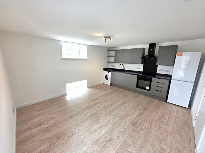 2 Bedroom Flat To Rent In Union Glen, City Centre, Aberdeen, AB11