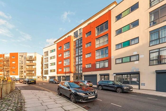 2 Bedroom Flat To Rent In B, Carmine Wharf, Copenhagen Place, London, E14