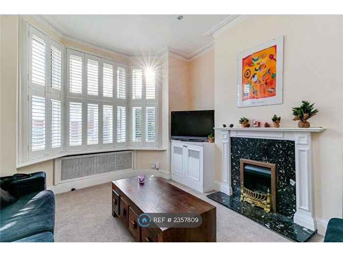 4 Bedroom Terraced House To Rent In Garratt Lane, London, SW17