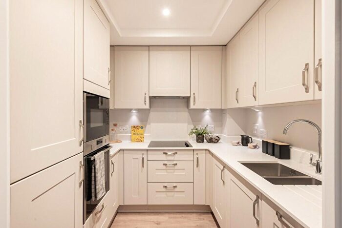 1 Bedroom Apartment To Rent In Wycombe Lane, HP10