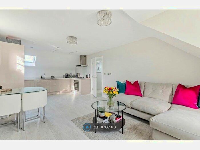 1 Bedroom Flat To Rent In Amersham Road, Hazlemere, High Wycombe, HP15