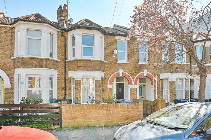 1 Bedroom Flat To Rent In Petersfield Road, Acton, London, W3