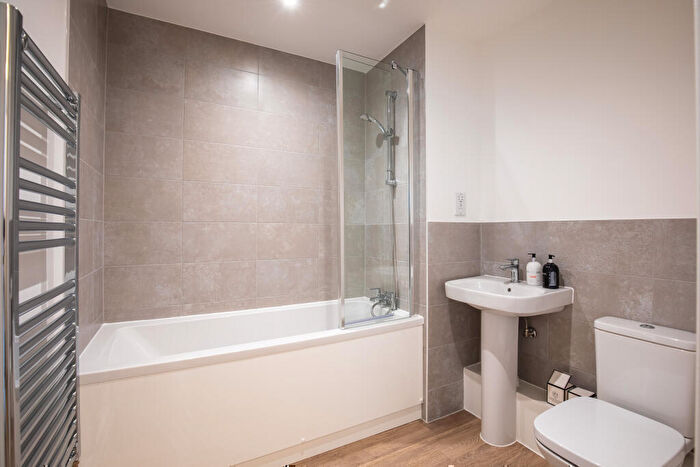 1 Bedroom Apartment To Rent In Centenary Plaza, Southampton, Hampshire, SO19