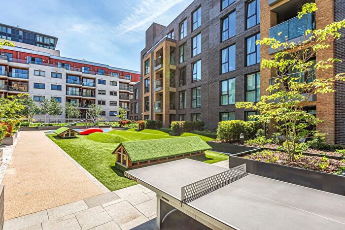 3 Bedroom Flat To Rent In Long Lane, Taper Building, SE1