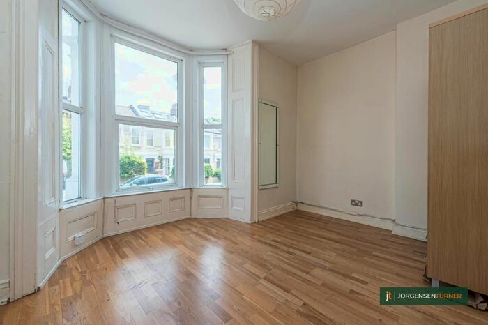 1 Bedroom Flat To Rent In Oaklands Grove, Shepherds Bush, London, Jd, W12