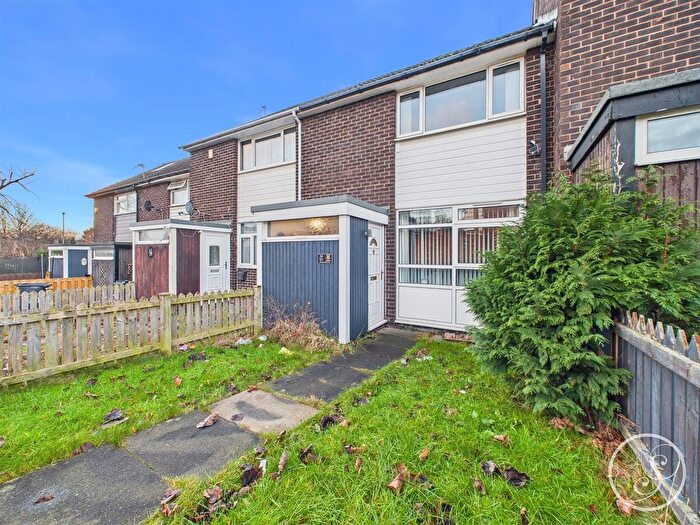 2 Bedroom Terraced House For Sale In Poplar Green, Leeds, LS13