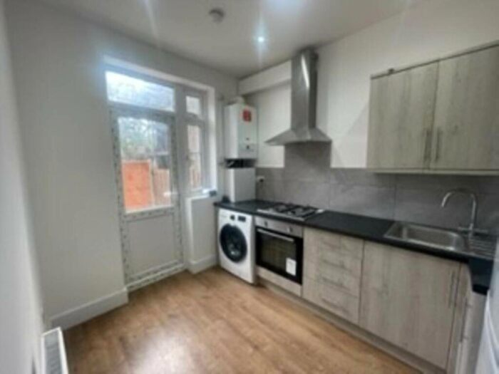 1 Bedroom Flat To Rent In Dorest Road, Forest Gate, E7