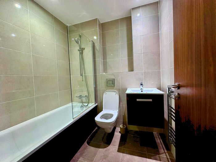 2 Bedroom Apartment To Rent In Metropolitan House, B16