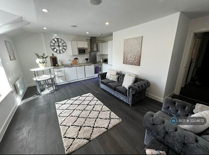 2 Bedroom Penthouse To Rent In Cathedral Road, Cardiff, CF11