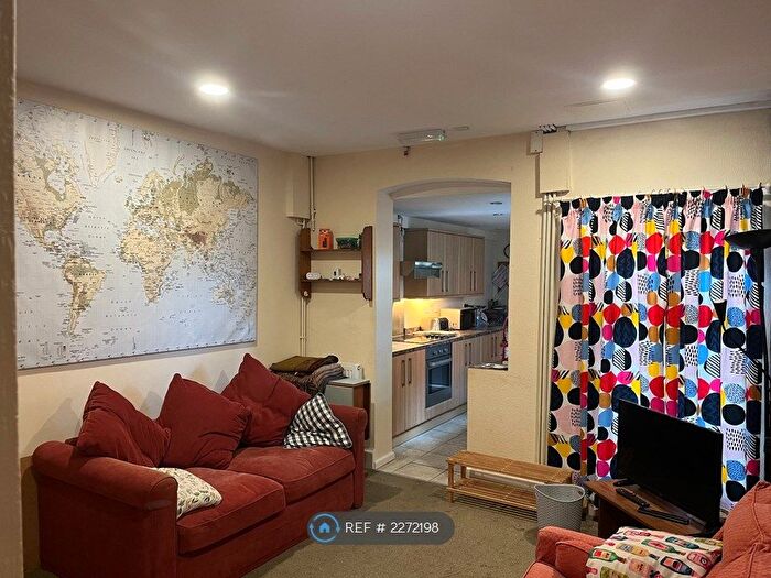 4 Bedroom Semi-Detached House To Rent In Tiverton Road, Birmingham, B29