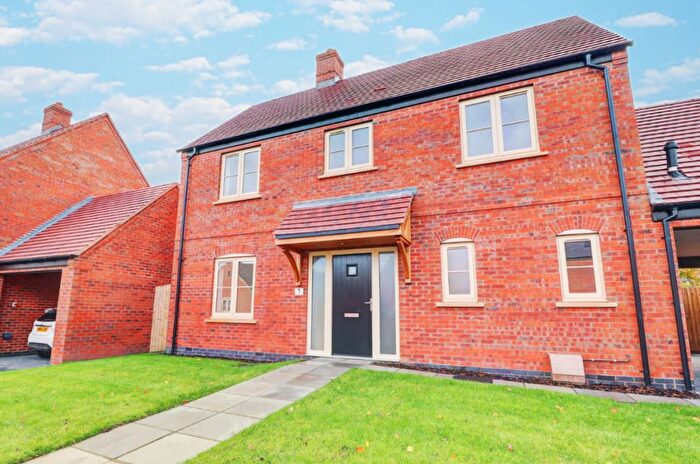 3 Bedroom Detached House To Rent In Court Close, Kineton, CV35