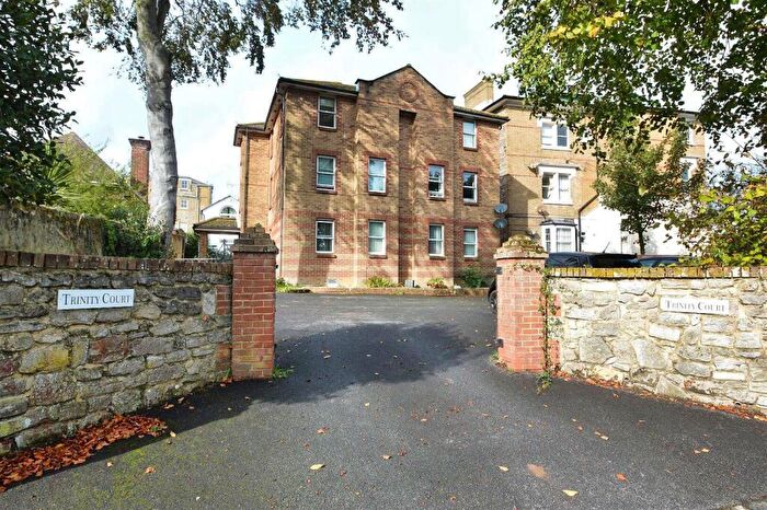 2 Bedroom Flat For Sale In Central Ryde, PO33