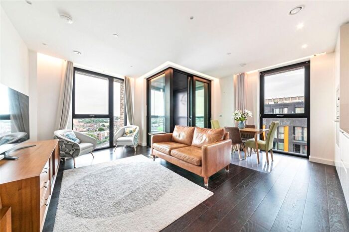 2 Bedroom Flat To Rent In Madeira Tower, London, SW11
