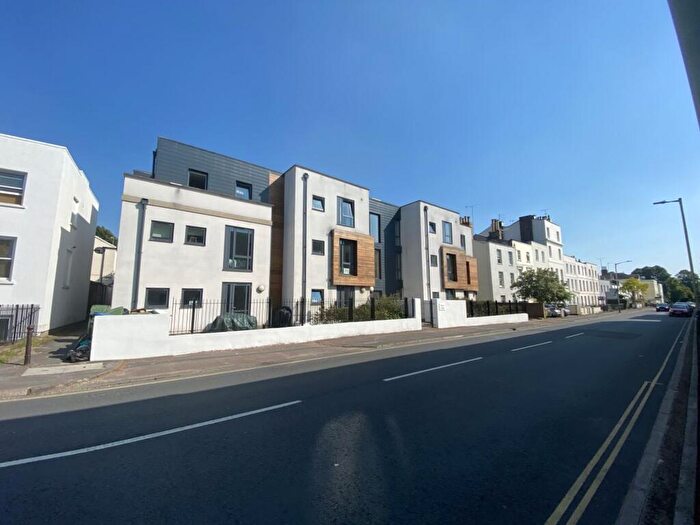 2 Bedroom Flat To Rent In Hewlett Road, Sidney Lodge Hewlett Road, GL52