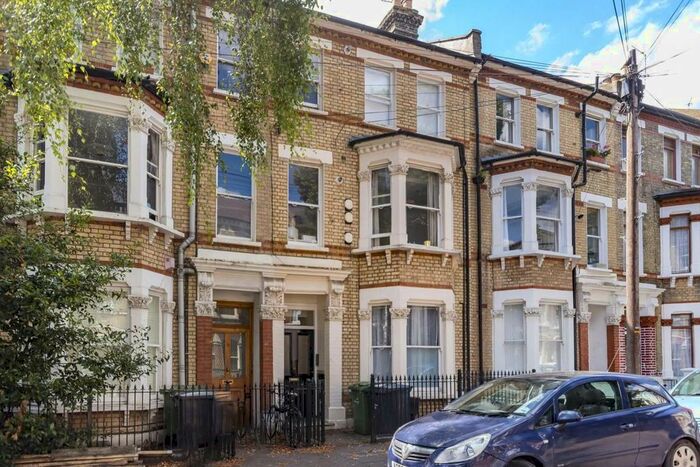 3 Bedroom Flat To Rent In St. Luke's Avenue, London, SW4