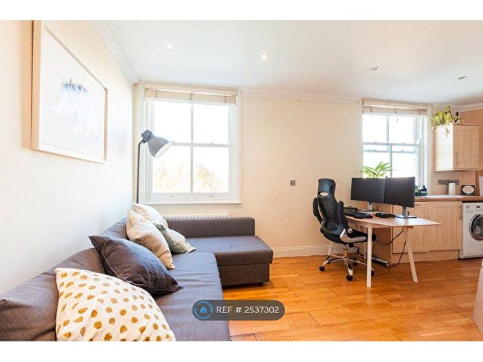1 Bedroom Flat To Rent In Warrior Court, London, SW9