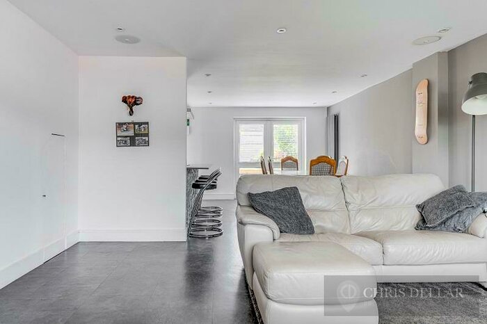 4 Bedroom Detached House For Sale In Porters Close, Buntingford, SG9