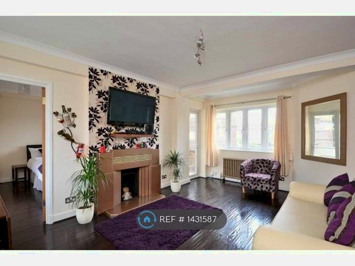 3 Bedroom Flat To Rent In Chiswick Village, London, W4